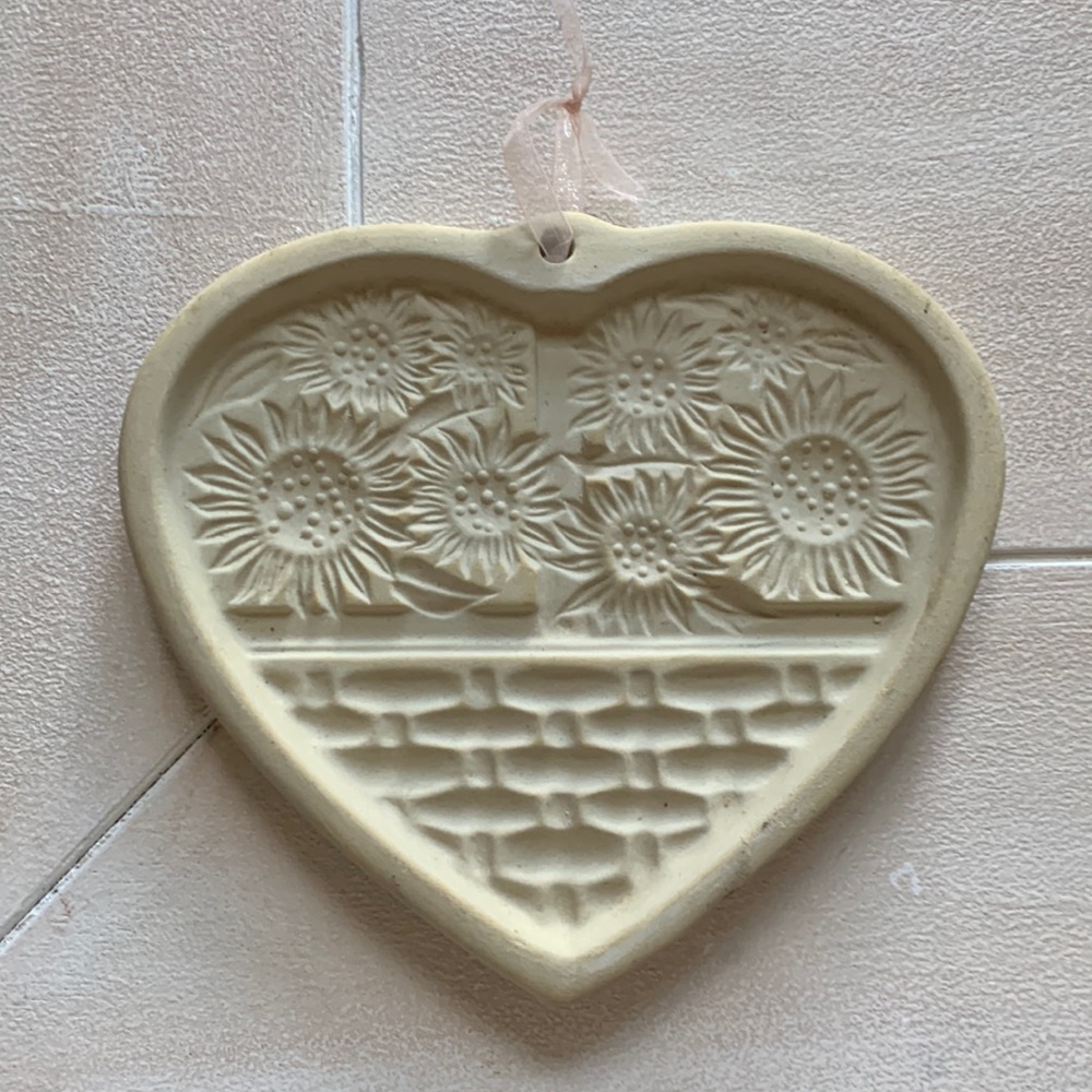 Pampered Chef Collectibles Sunflower Basket Cookie Mold
